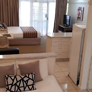Twin Room Studio